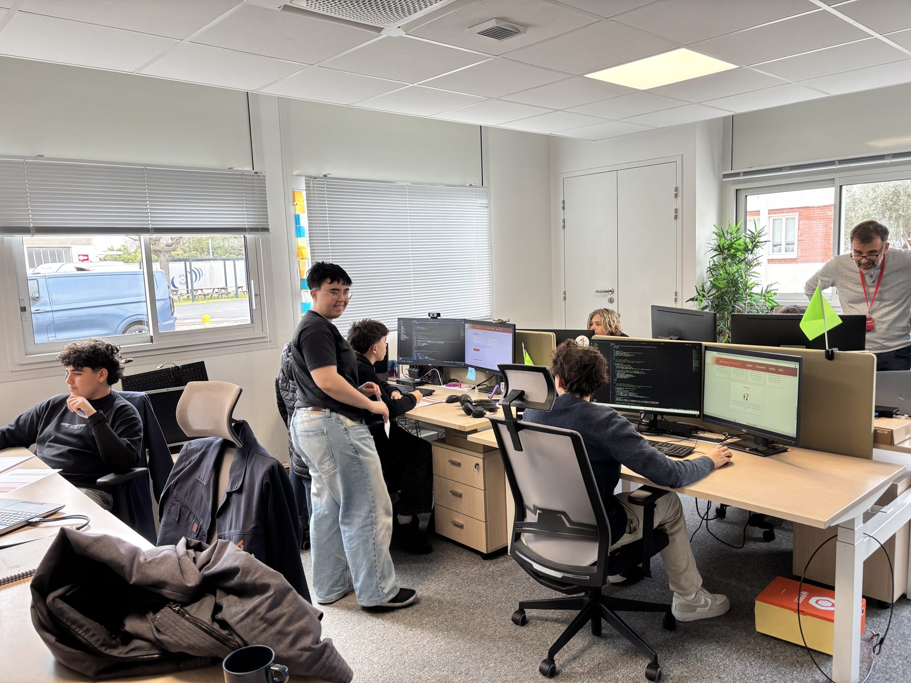 L'open space, l'équipe au travail
